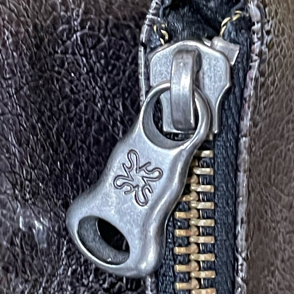 Simply Vera Vera Wang Faux Leather Wristlet Clutch Purse - Picture 10 of 13